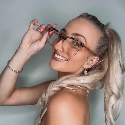 @aliciaamberhill wearing Varli by Glamour Glasses featuring an oversized leopard print and champagne-rose frame