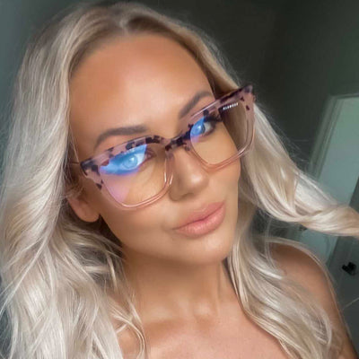 @rhiannan94 wearing Varli by Glamour Glasses featuring an oversized leopard print and champagne-rose frame